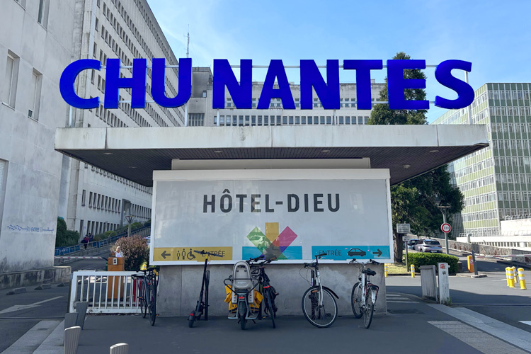 photo de l'entr&eacute;e du CHU Nantes Hotel Dieu