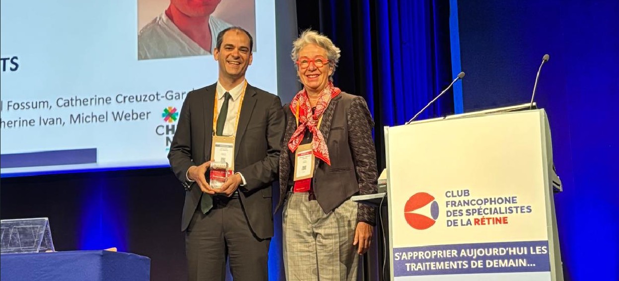 Dr JBD qui re&ccedil;oit le prix Ramin Tadayoni